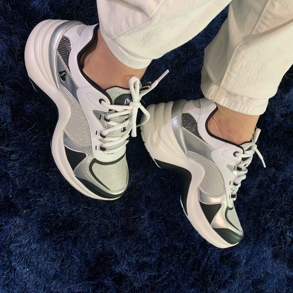 groovilicious skechers